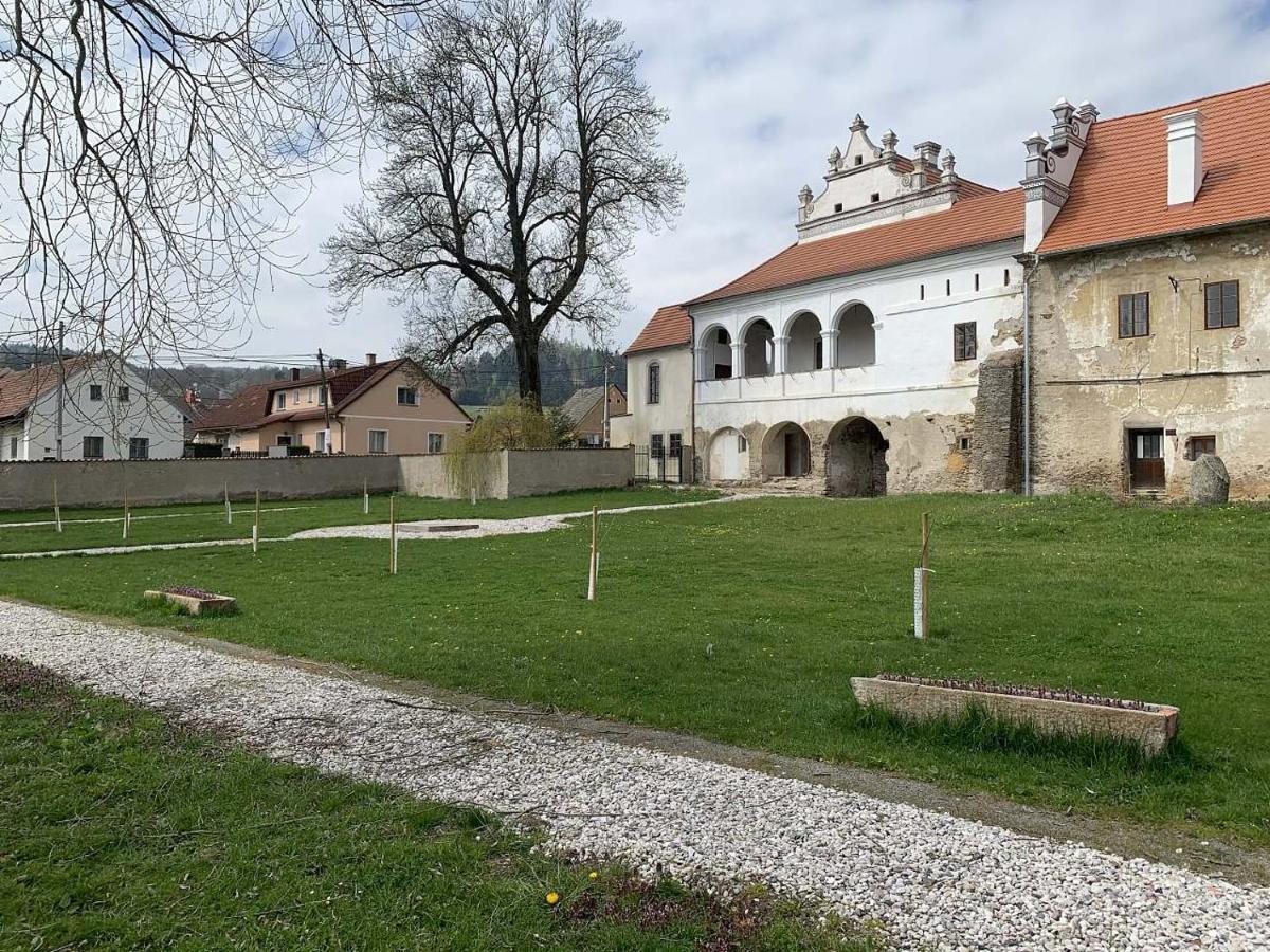 Zamek Mokrosuky Exterior foto
